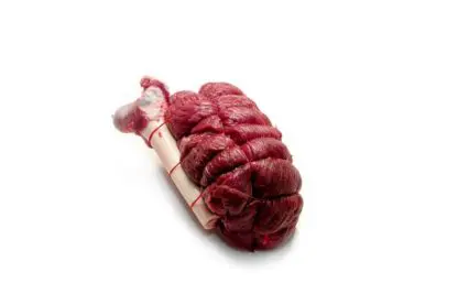 Damhert boutrollade met beentje uit de duinen