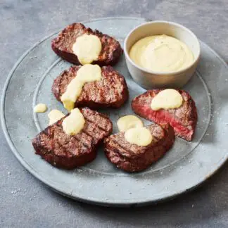 “Hip hung” kogelbiefstuk met rundermerg-bearnaisesaus